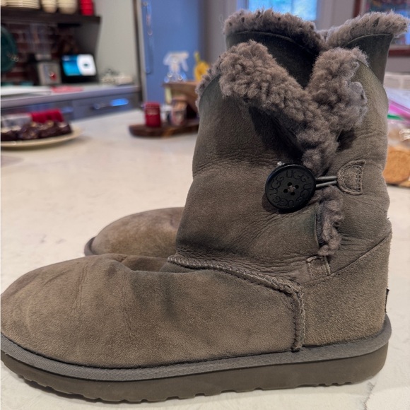UGG gray fold over boots - Picture 2 of 12